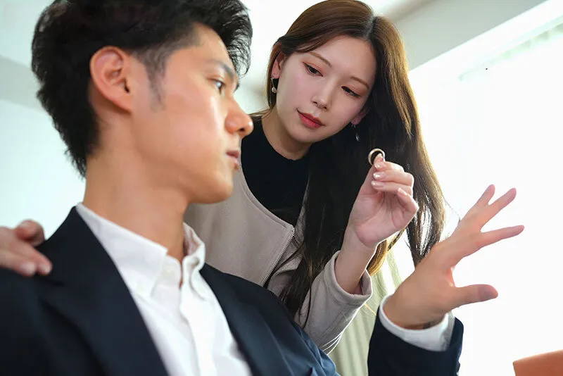 Vợ yêu đi đi chơi, gã chồng ở nhà bị nhỏ em người vợ gạ chịch không trượt phát nào